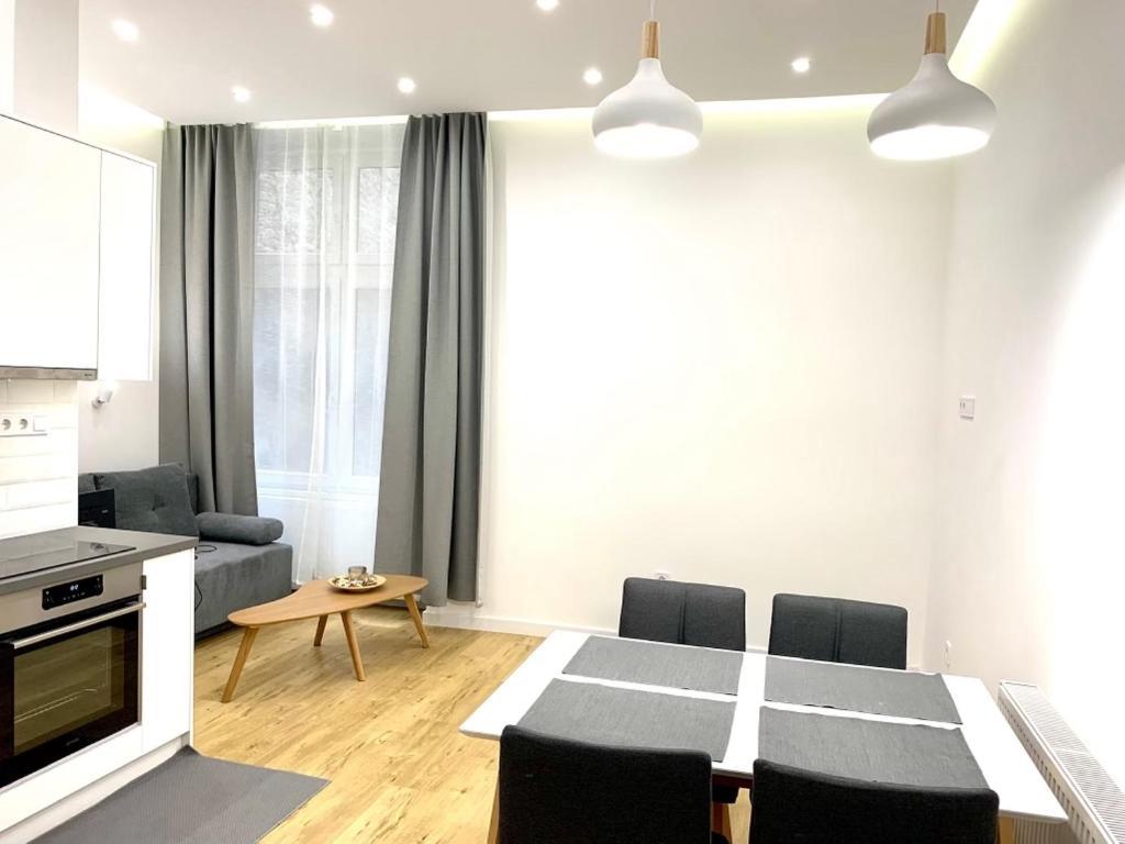 Colton Budapest Paulay Apartments エクステリア 写真
